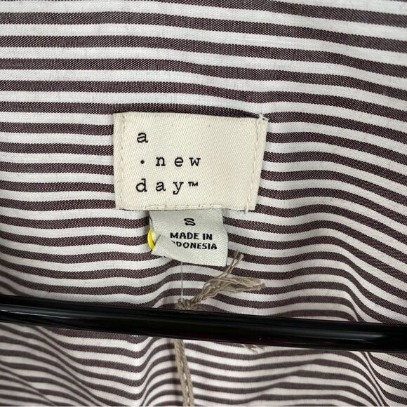 A New Day Women’s Button Front Long Sleeve Striped Shirt Size S - Picture 2 of 3